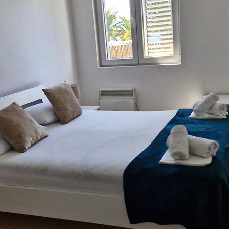 Chic Apartment In The City Center By The Sea Тиват Екстериор снимка